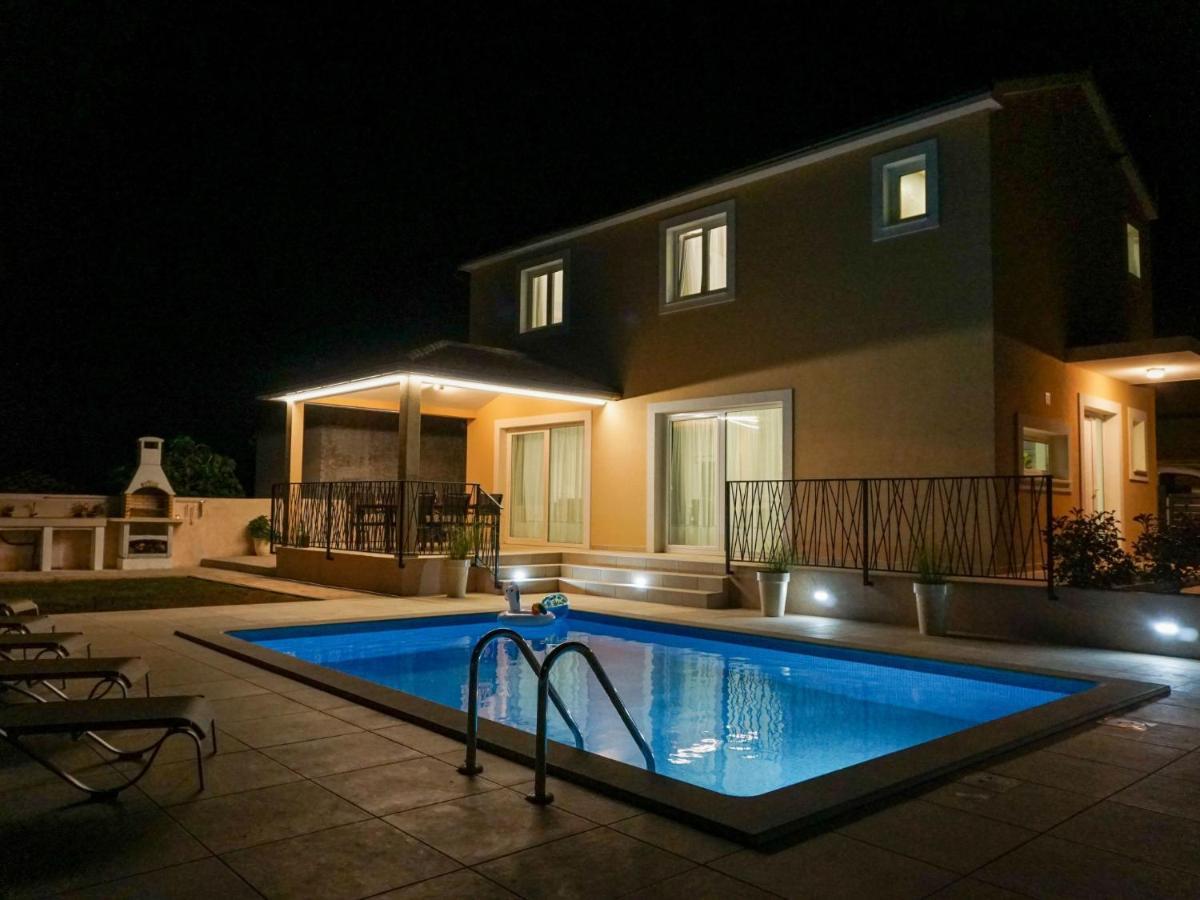 Holiday Home Villa Dora By Interhome Pula Bagian luar foto