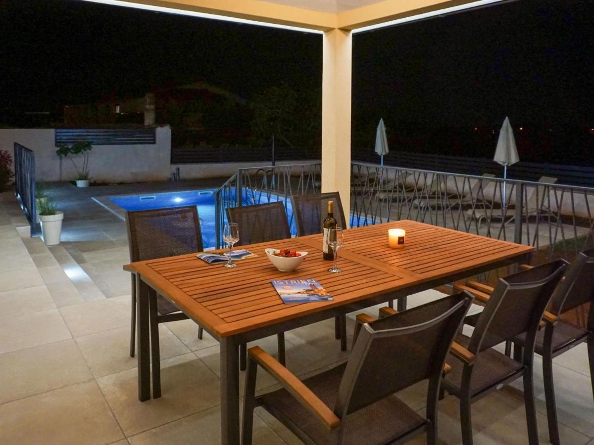Holiday Home Villa Dora By Interhome Pula Bagian luar foto