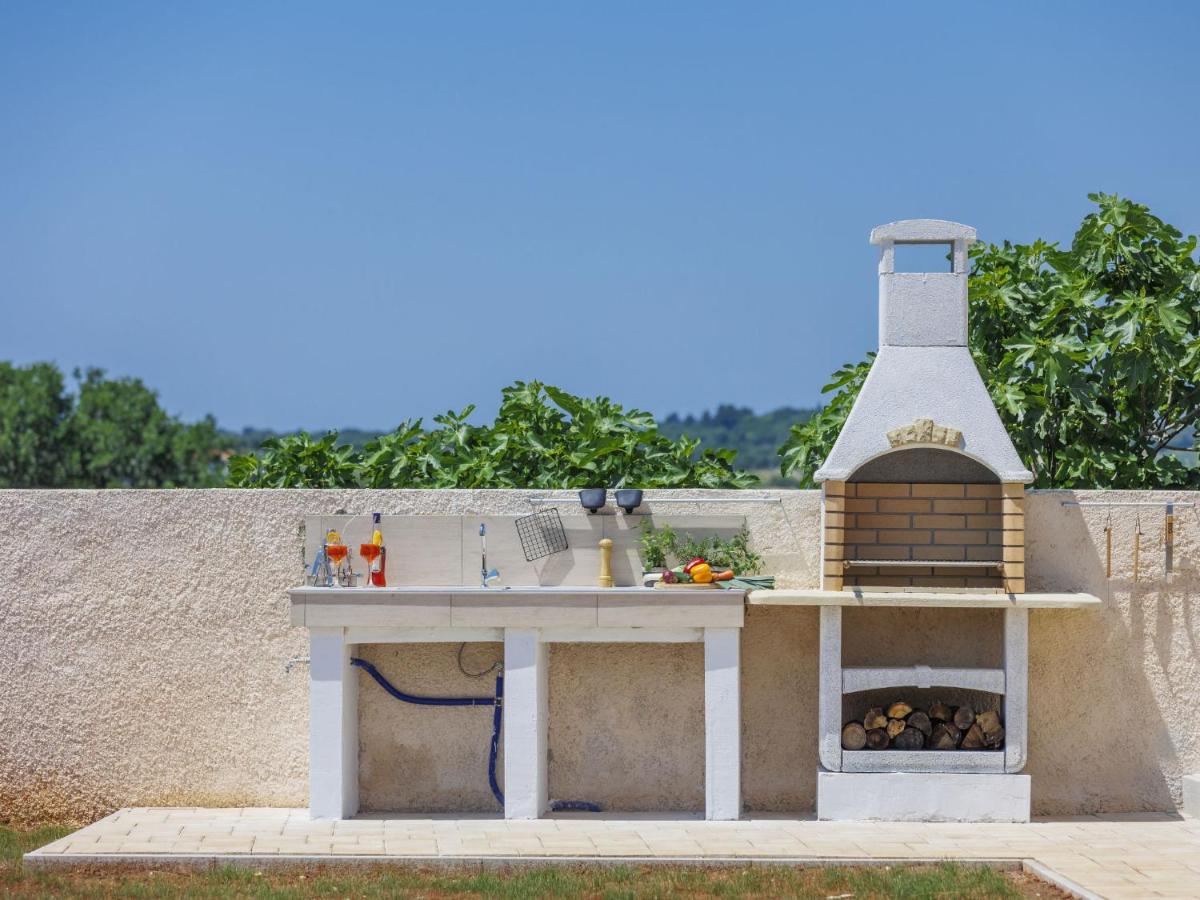 Holiday Home Villa Dora By Interhome Pula Bagian luar foto